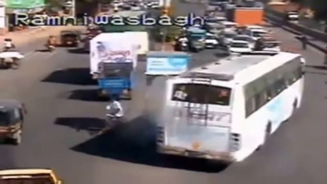 Live Accidents caught in Camera смотреть онлайн