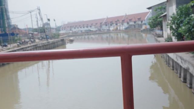 THE SLUMS OF JAKARTA: Exploring Jakarta's Hidden Side 🇮🇩