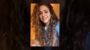 Шакира с возлюбленным Жераром Пике и сыновьями на прогулке в Барселоне: новые фото и новый скандал