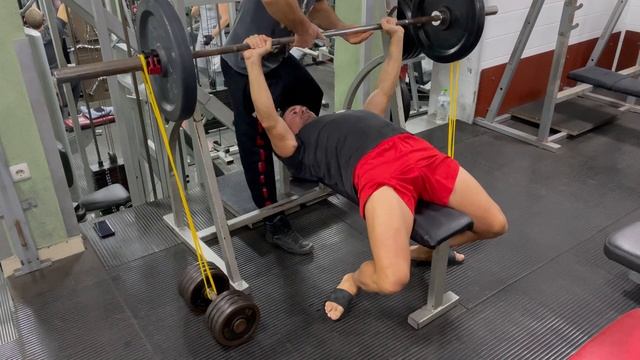 Pause Bench Press with 60 kg (132 lb) & micro mini Bands x 3 | Speed Work смотреть онлайн
