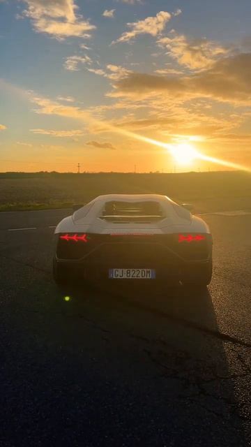 Is this the real Forza Horizon? #photography #photooftheday #supercar #lamborghini смотреть онлайн