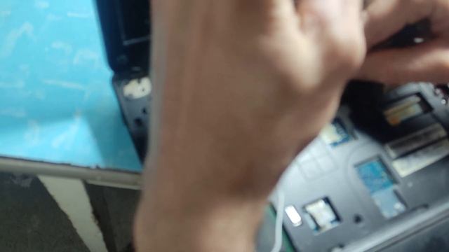 Как выкрутить сорванный болт смотреть онлайн