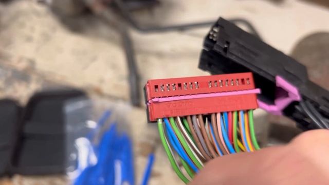 How to unpin a Volvo P80 ecu harness смотреть онлайн