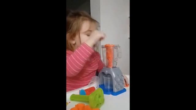 Play Doh l Swirlin' Smoothies Toy Blender Playset! смотреть онлайн
