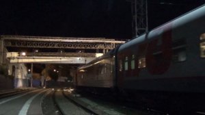 Электровоз ЭП20-044 с пассажирским поездом №11 Анапа - Москва