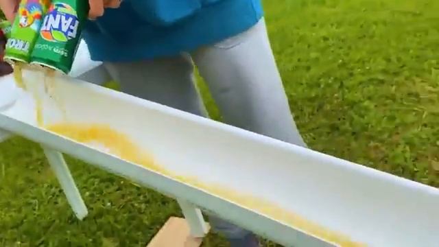 Giant Pepsi, Coca Cola & 7up, Chupa Chups, Sprite, Schweppes, Soda Soft Drinks vs Mentos Undergroun смотреть онлайн