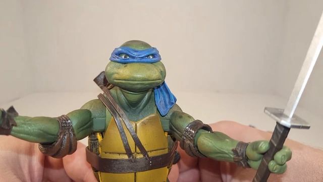 NECA Teenage Mutant Ninja Turtles 1990 Gamestop Exclusive (Leonardo)