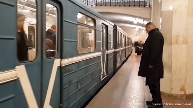 [Ретро-метро]: Прибытие "Номерного" на ст. "Александровский сад" смотреть онлайн