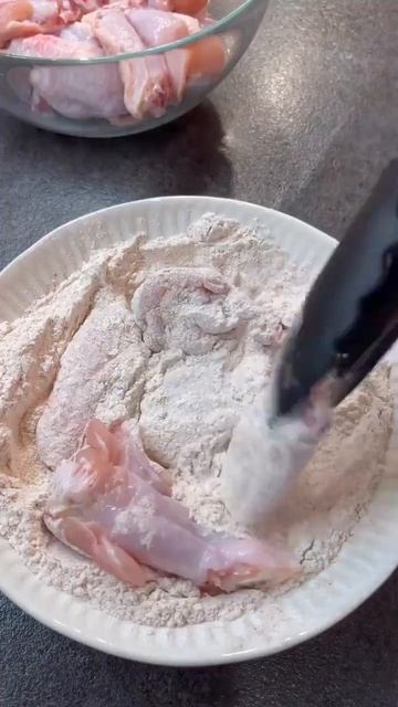 Ароматные крылья с хрустящей корочкой и сыром сверху! Мммм #обзор #подпишись #ovqat #parhez #salat смотреть онлайн