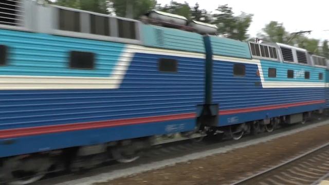 Электровоз ЧС7-036 с фирменным поездом "Лиетува" смотреть онлайн