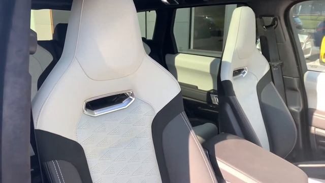 2019(19) Land Rover Range Rover Sport 5.0 V8 SVR CommandShift 2 4X4 (s/s) 5dr смотреть онлайн