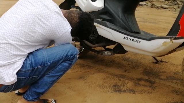 DEIXEI MINHA SCOOTER SÓ O CANO - JONWAY 125 смотреть онлайн