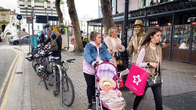 Scared the Life out of them. Golden Statue and Bushman Prank смотреть онлайн