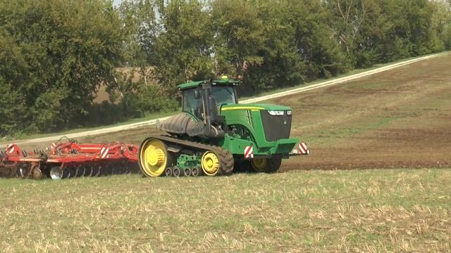 John Deere 9560RT pulling Horsch Tiger MT on Hofgut Winningen in Eastern Germany смотреть онлайн