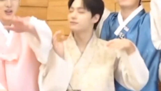 Oneus Chuseok Congratulations On Crack смотреть онлайн