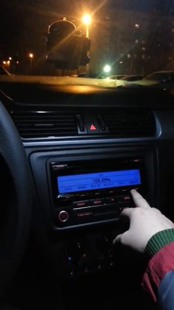 Установка в Skoda rapid RCD-310 от VW Polo смотреть онлайн