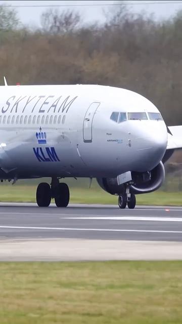 Красивый Boeing 🛬 смотреть онлайн