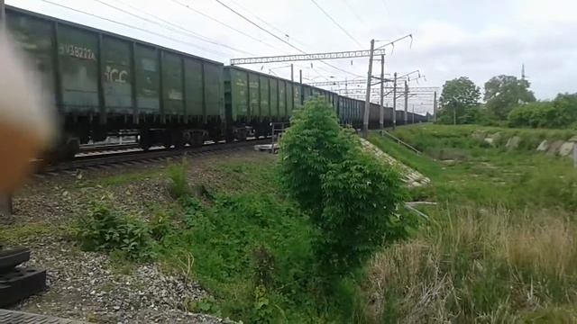 Встреча Электровозов 3ЭС5К-525 и 3ЭС5К-074 с грузовыми поездами(плюс злой машинист) смотреть онлайн