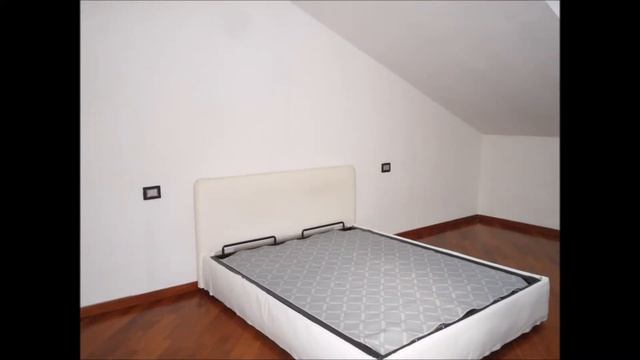 Giussano : Mansarda con terrazzo смотреть онлайн