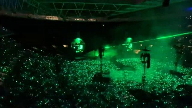Coldplay - Clocks (Live at Wembley Stadium, London - 13/08/22) смотреть онлайн
