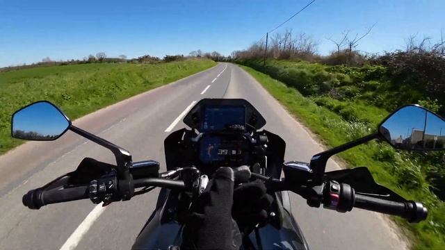 BMW R1250GS, do your Michelin Road 6's drift to the left🤔 смотреть онлайн