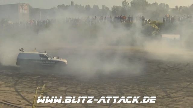 VW Pfingsttreffen / Burnout WM Bautzen 2012 - Burnout Training Team Möckel Opel Omega смотреть онлайн