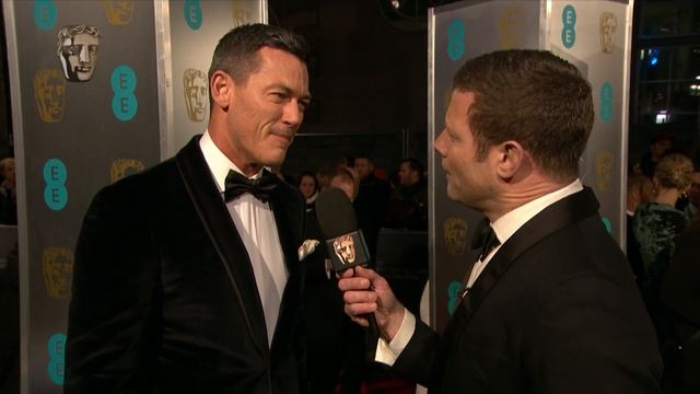 Luke Evans on the Red Carpet | EE BAFTA Film Awards 2019 смотреть онлайн