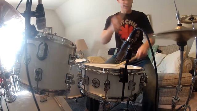 Red Hot Chili Peppers - Readymade - (Drum and Bass Cover) смотреть онлайн