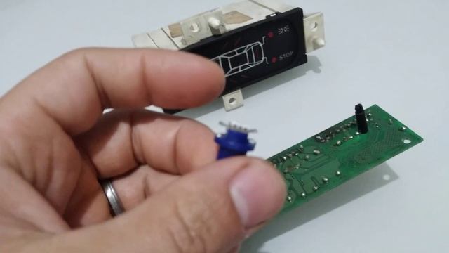 check Control do Fiat Tempra trocando lâmpada original pelo LED смотреть онлайн
