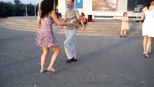 Питерцы танцуют сальсу в Омске смотреть онлайн