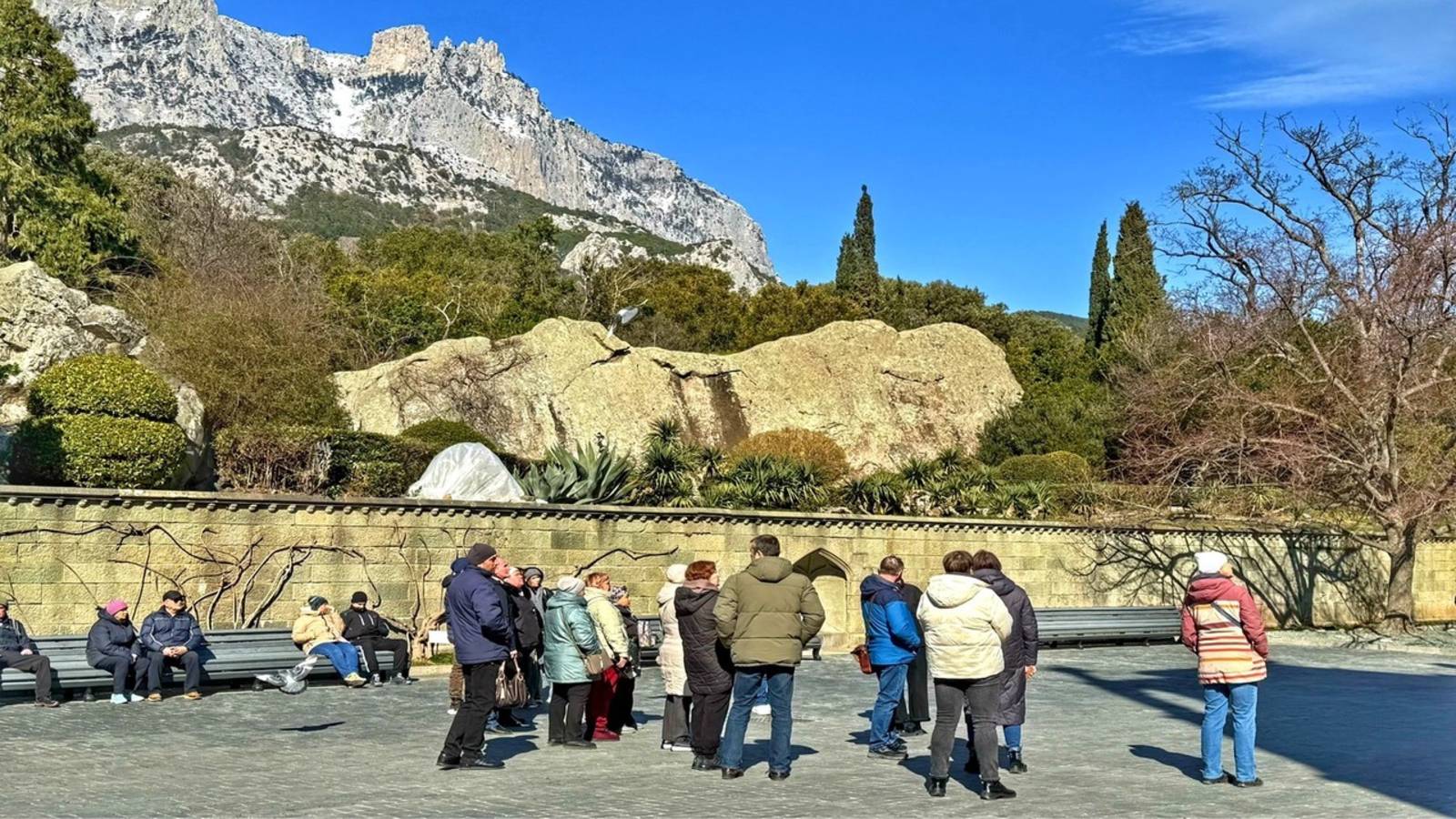 КРЫМ 2025 - туристы уже приехали! Как провести отпуск в Ялте. ПОКАЗЫВАЕМ всё самое интересное! смотреть онлайн