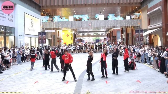 [SEVENTEEN] KPOP IN PUBLIC - HOT | Dance Cover in Wuhan, China смотреть онлайн
