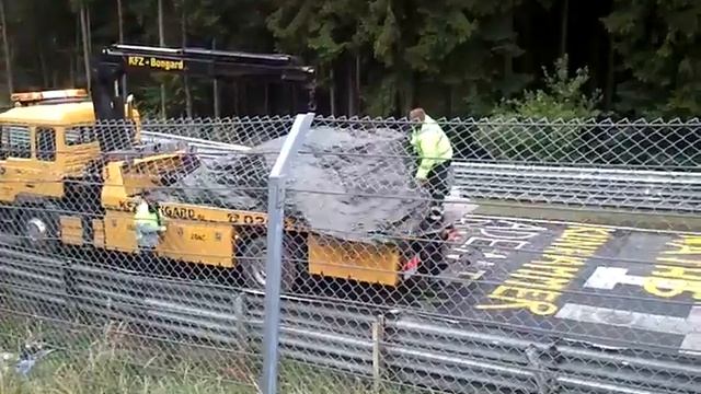 24h Nürburgring 2011 Unfall Pflanzgarten BMW 318 is (206) aufladen смотреть онлайн