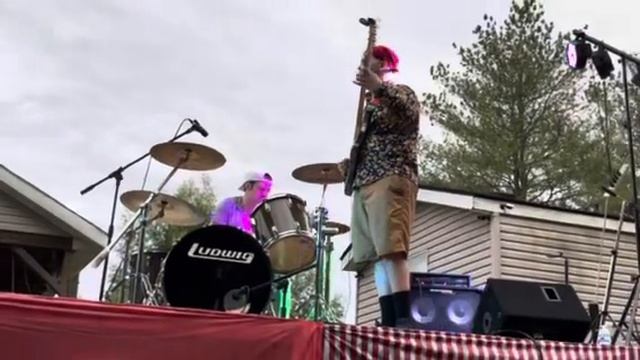 Guitar Battle with The Deadbeats - Live from Rhea’s Daylily Rockfest 2022 смотреть онлайн