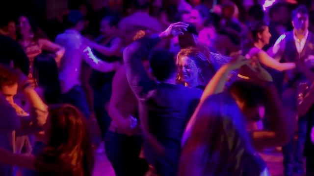 Dance Fridays: Salsa and Bachata in San Francisco смотреть онлайн