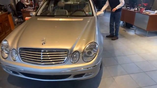 2004 Mercedes-Benz E500 walk around смотреть онлайн