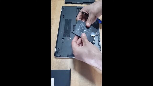 HP EliteBook Folio 9470m - Replacing A Hard Disk