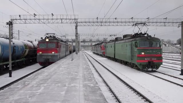 Мощный звук тифона Т-9 электровоза ВЛ10-684, проходящего ст. Гатчина Товарная Балт. Окт ж/д смотреть онлайн