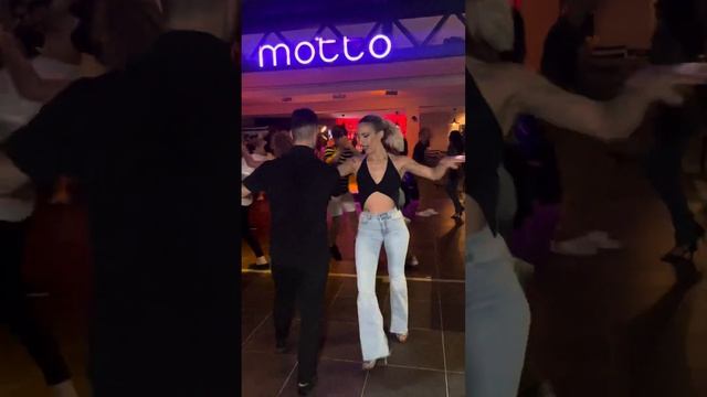 Birant & Estafania Social Salsa Dance At TDSF Festival смотреть онлайн