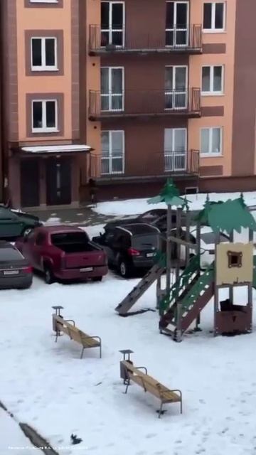 В Калининграде разразился настоящий хаос! Пьяный ковбой на «Мустанге» решил устроить дрифт смотреть онлайн