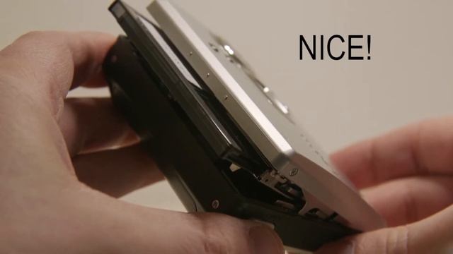 MiniDisc Player Ejects and Inserts