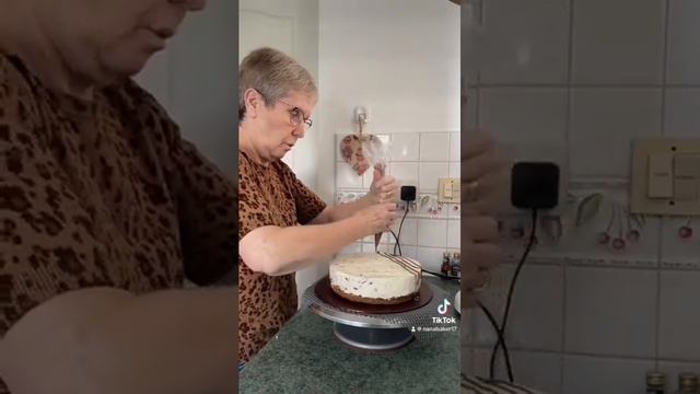 Cadbury’s mini egg and dairy milk cheesecake recipe part 3 смотреть онлайн