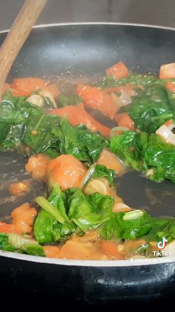 Быстрый пп завтрак, обед или ужин #шпинат с сыром и яйцом #рецепт за 5-7 минут