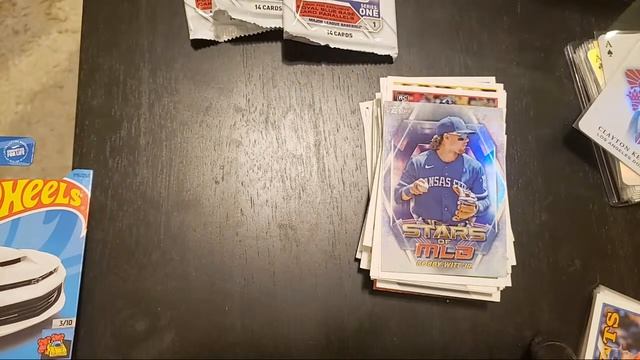 Opening another 2023 Topps series 1 Retail Blaster and 1988 Topps Traded cards w The Dirt Merchant смотреть онлайн