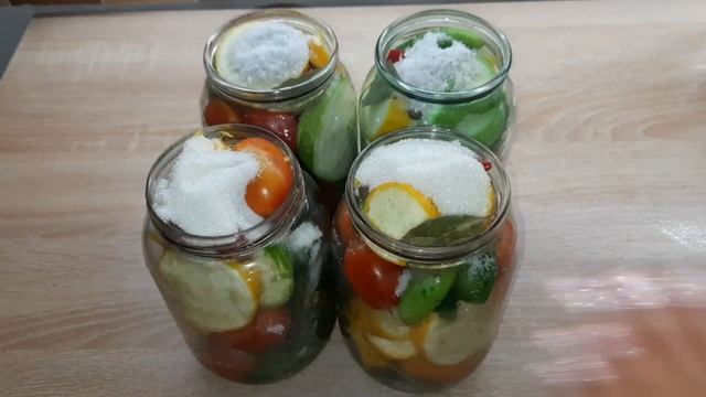 Рецепт маринаду на однолітрову банку.Асорті у мутному соусі.Смачні заготовки на зиму. смотреть онлайн