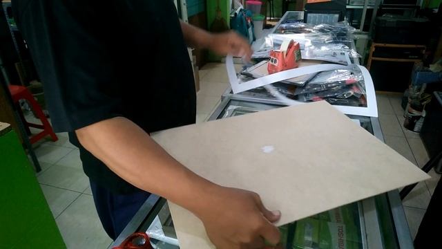 Cara memasang foto 12 R jumbo pada bingkai yang ada lis kertasnya - Rajawali foto Sibela смотреть онлайн