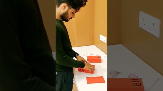 One plus 11R unboxing metallic silver смотреть онлайн