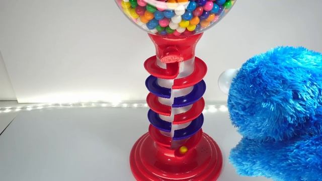 Teach Kids with Toy Cars, Candy, and more! смотреть онлайн