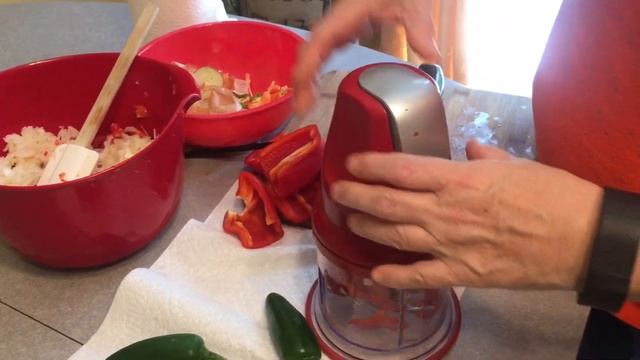 Susan's delicious raw salsa! (Pico de gallo recipe) смотреть онлайн