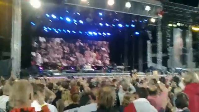 Bruce Springsteen - Glory Days, live Helsinki Finland 31.7.2012 смотреть онлайн
